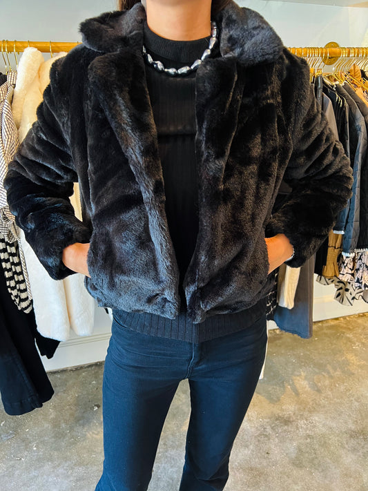 PLUSH FAUX FUR JACKET IN BLACK