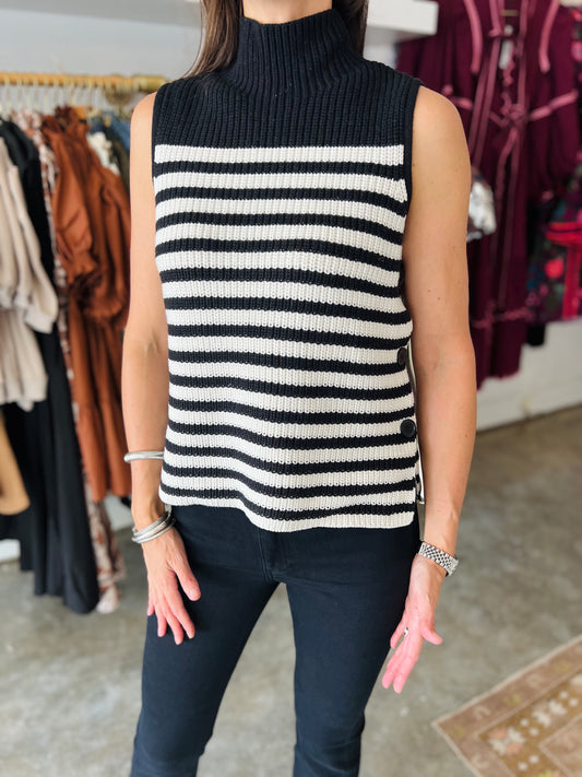 BLACK STRIPED KNIT SLEEVELESS SWEATER